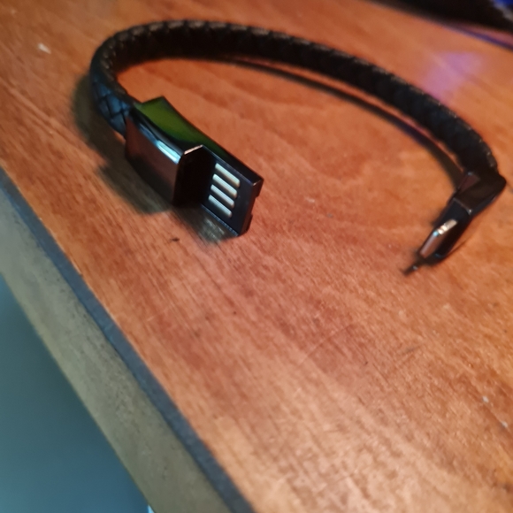 USB to iPhone Charger/Bracelet - Picture 7 of 7
